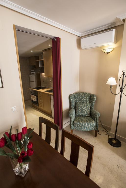 Apartamentos Caballero De Gracia Madrid Exterior foto