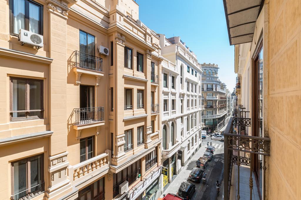 Apartamentos Caballero De Gracia Madrid Exterior foto