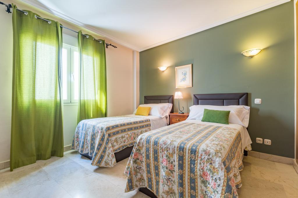 Apartamentos Caballero De Gracia Madrid Exterior foto