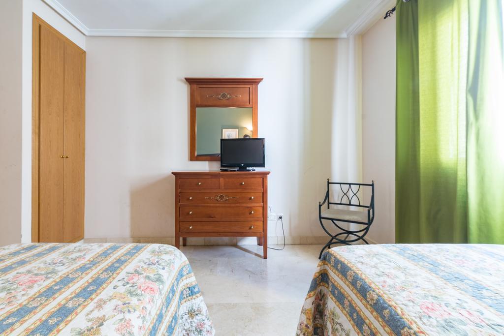 Apartamentos Caballero De Gracia Madrid Exterior foto
