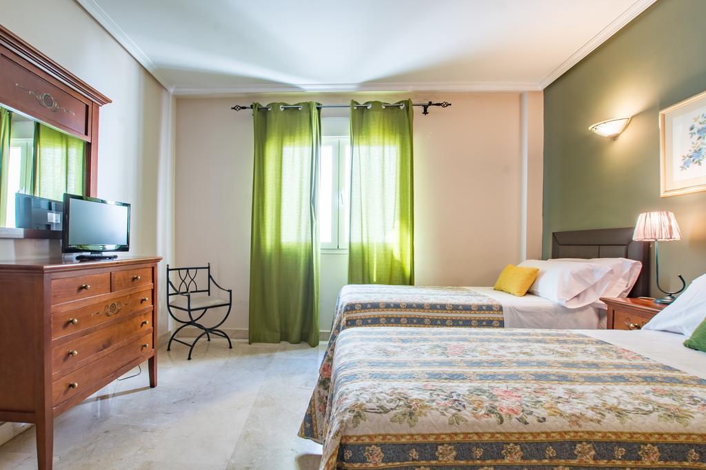 Apartamentos Caballero De Gracia Madrid Exterior foto