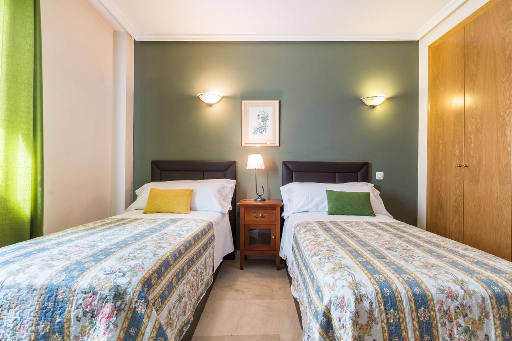 Apartamentos Caballero De Gracia Madrid Exterior foto