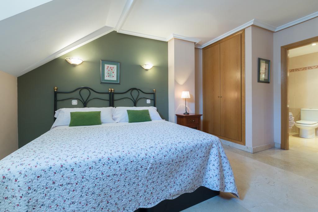 Apartamentos Caballero De Gracia Madrid Exterior foto