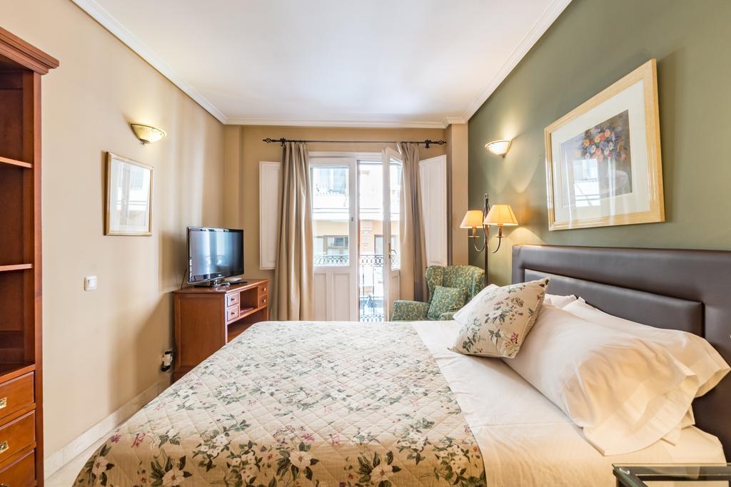 Apartamentos Caballero De Gracia Madrid Exterior foto