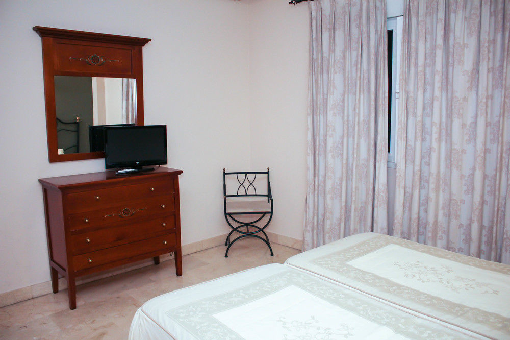 Apartamentos Caballero De Gracia Madrid Exterior foto