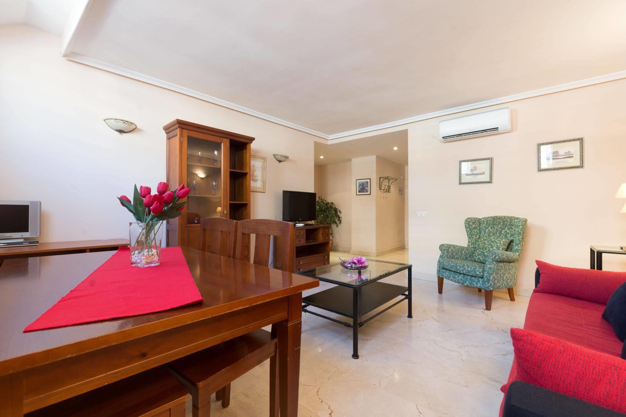 Apartamentos Caballero De Gracia Madrid Exterior foto