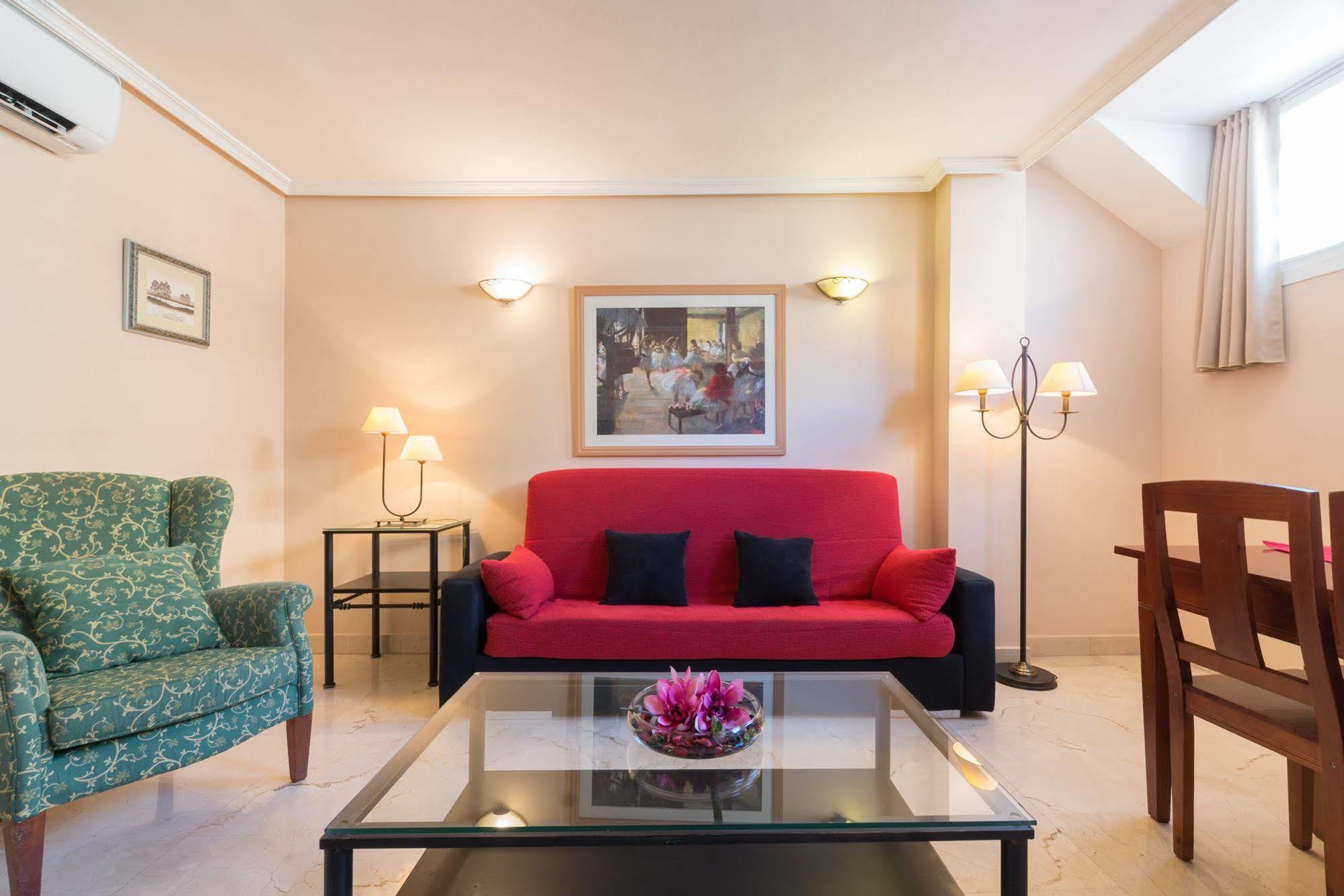 Apartamentos Caballero De Gracia Madrid Exterior foto