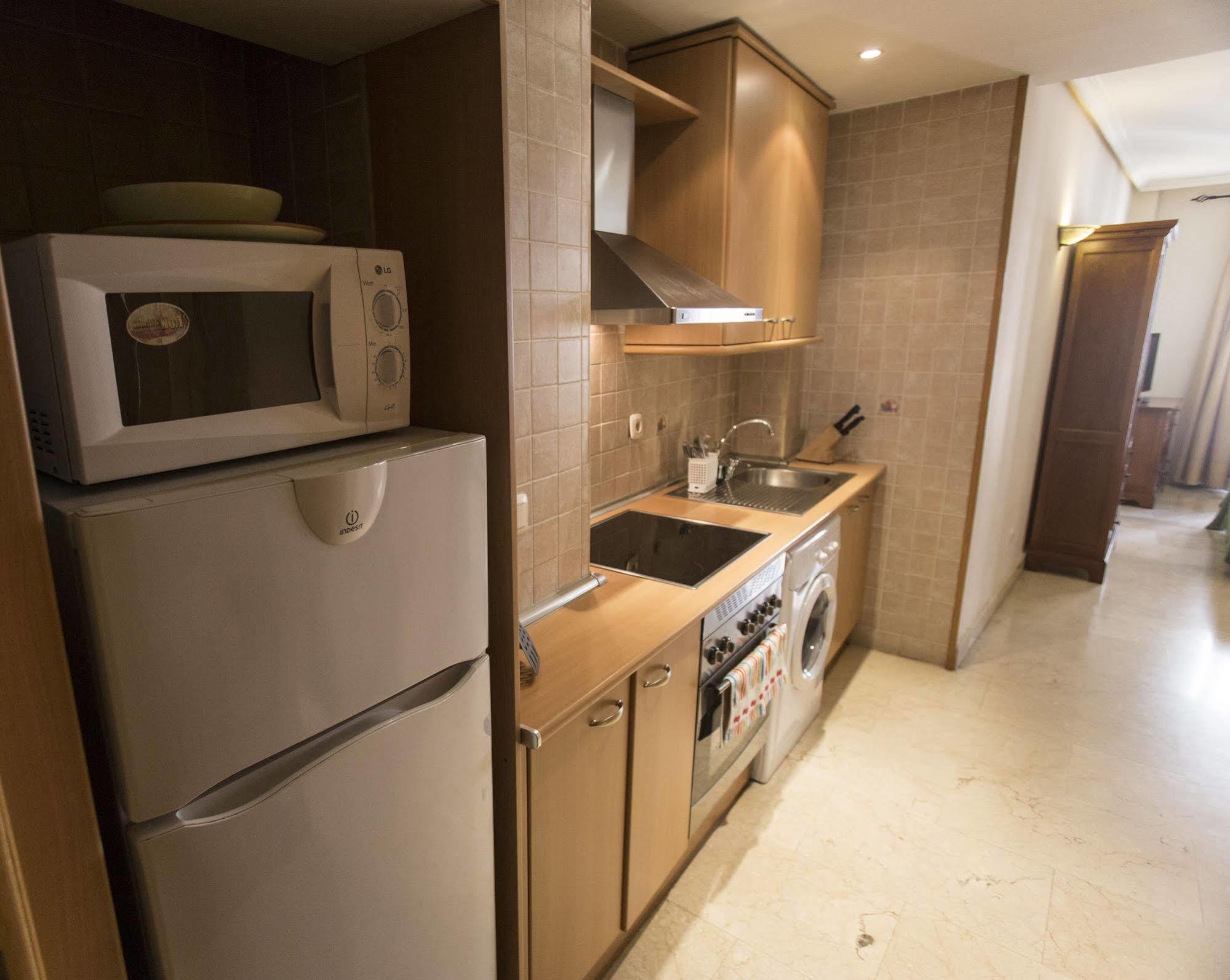 Apartamentos Caballero De Gracia Madrid Exterior foto